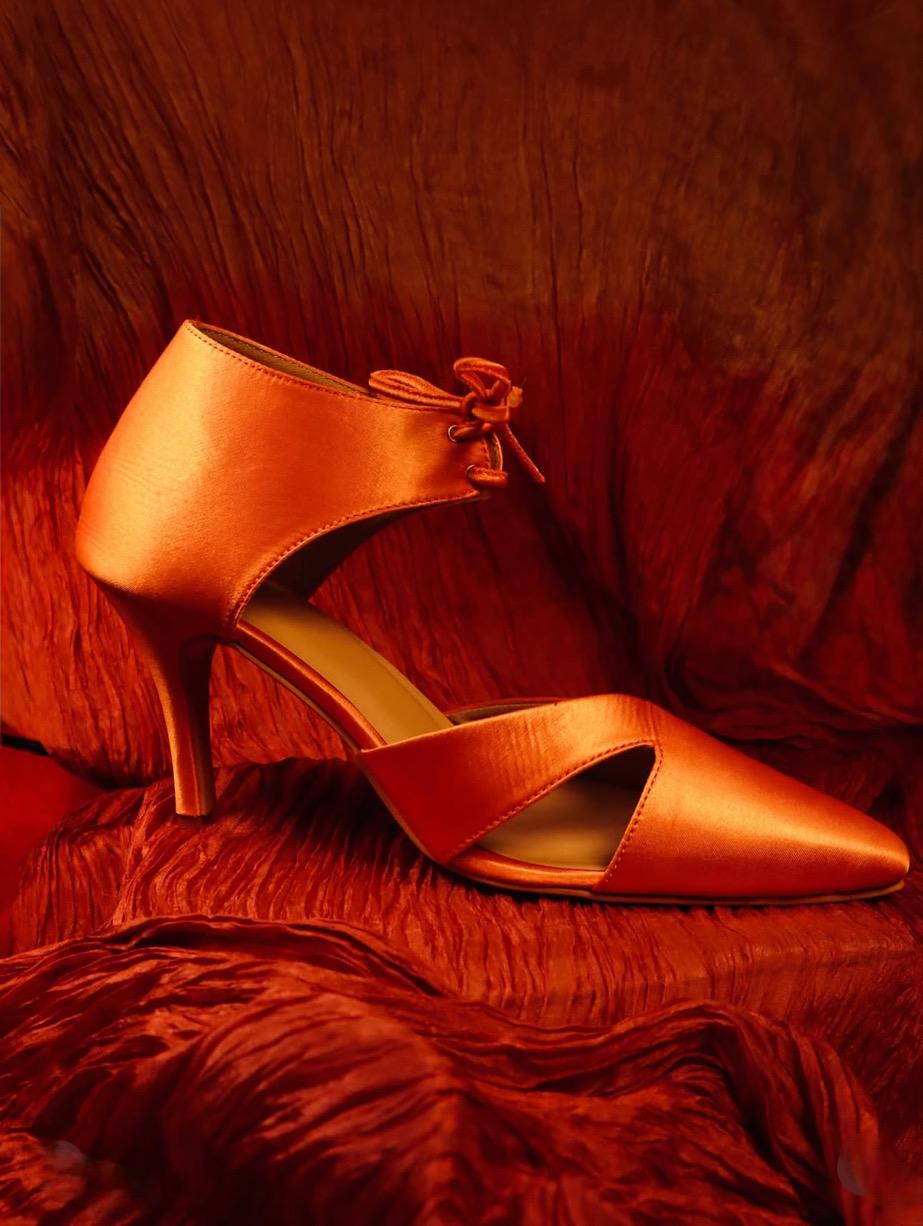 The Sunset Glow Tie-Back Pump